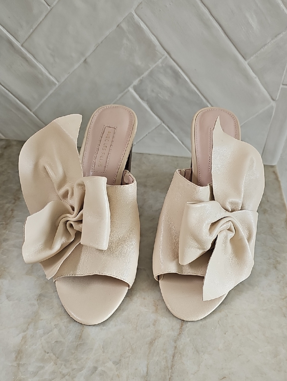 Avec Les Filles Nude Bow Slide Heels